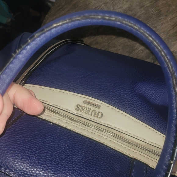 GUESS Blue Pebbled Purse - Picture 12 of 12
